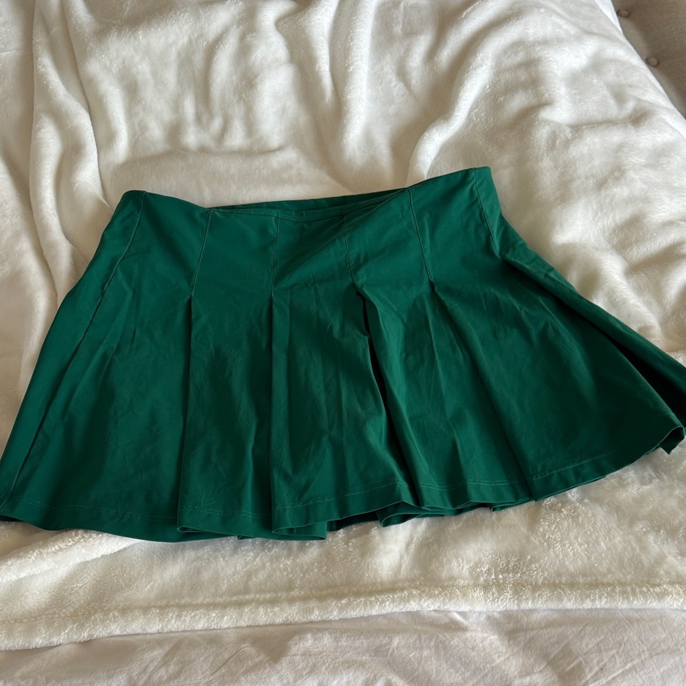 Wilson tennis skort club green